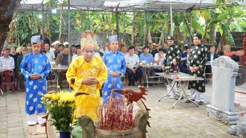 Hằng năm, các dòng họ ở Cổ Định đều tổ chức tế lễ các vị tiên hiền khoa bảng.