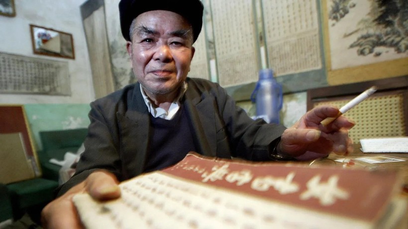 Nhà văn hóa Zhou Shuoyi, tác giả của Từ điển Nữ thư quý giá. Ảnh: bbc.com