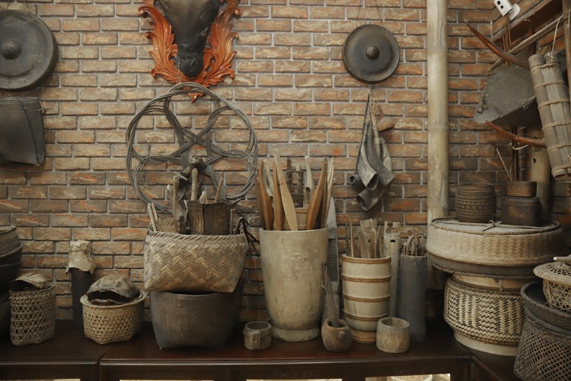 Dụng cụ, đồ dùng sinh hoạt của đồng bào người Thái được trưng bày.