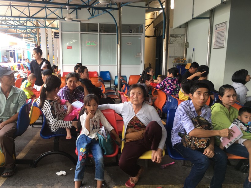 Trẻ em đến khám bệnh tại Bệnh viện Nhi đồng 2, TPHCM. Ảnh: Cẩm Anh
