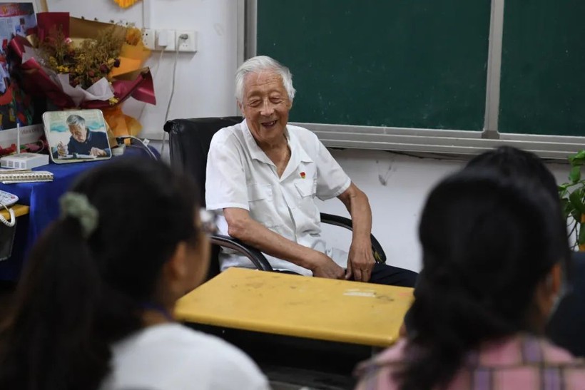 Giáo viên nghỉ hưu sẽ làm cố vấn cho các trường tư thục Trung Quốc.