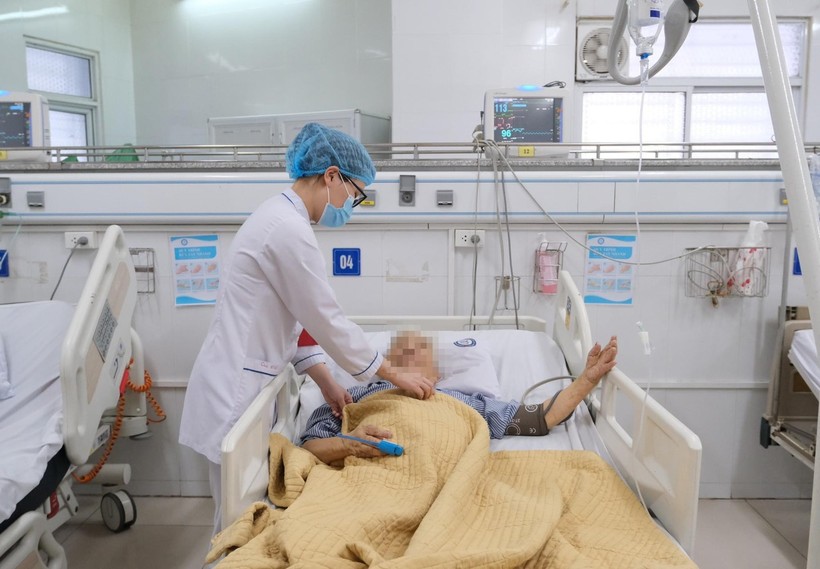 Bệnh nhân nhập viện do biến chứng đái tháo đường được chăm sóc và điều trị tại Bệnh viện Nội tiết Trung ương. Ảnh: BVCC