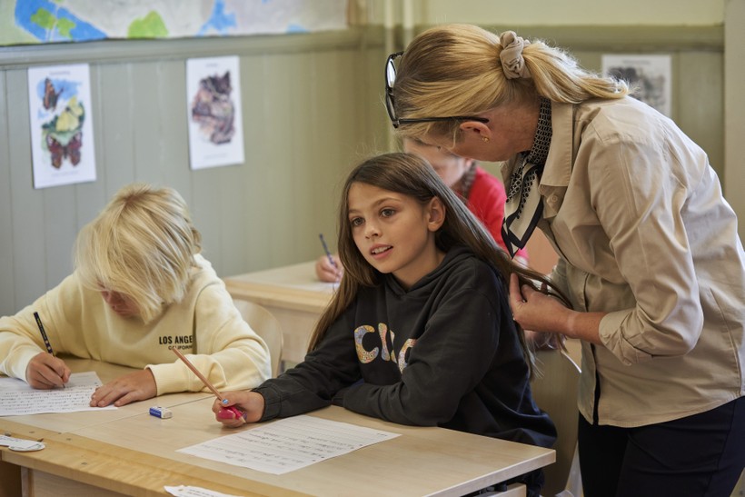 Giáo viên Thụy Điển khuyến khích học sinh dành nhiều thời gian luyện viết tay.