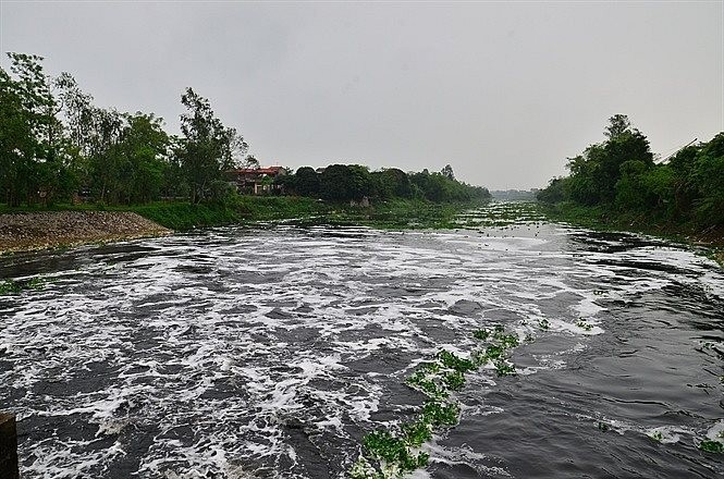 Lưu vực sông Nhuệ - Đáy ô nhiễm nhiều năm mà chưa có giải pháp xử lý.
