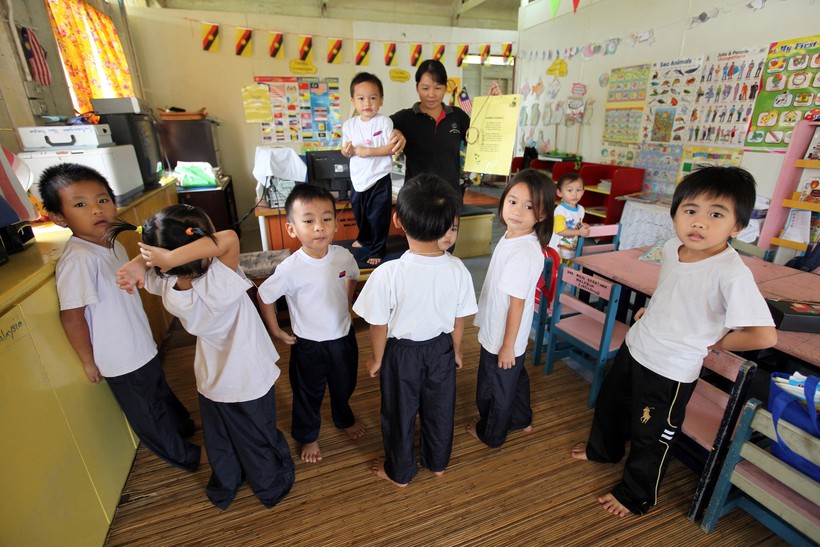 Malaysia muốn phổ cập giáo dục sớm cho trẻ em toàn quốc.
