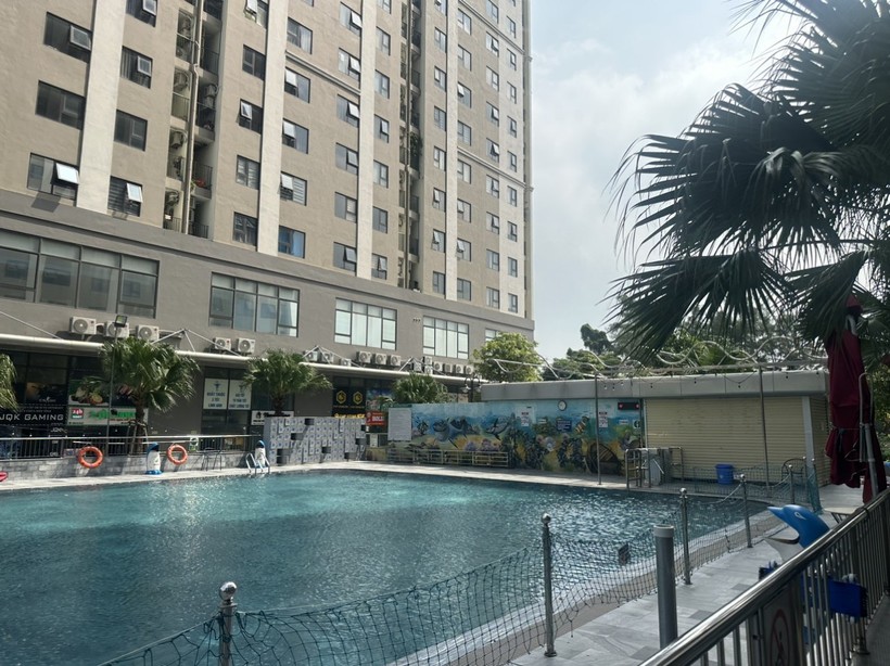 Bể bơi IEC Residences nằm giữa toà CT2 và CT3 có địa chỉ tại xã Tứ Hiệp, huyện Thanh Trì, Hà Nội.