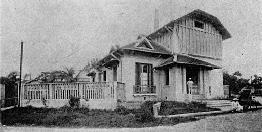 Tòa nhà Trường Mỹ thuật Đông Dương tại 102 phố Reinach năm 1929 (giữa phố Yết Kiêu và đường Lê Duẩn).