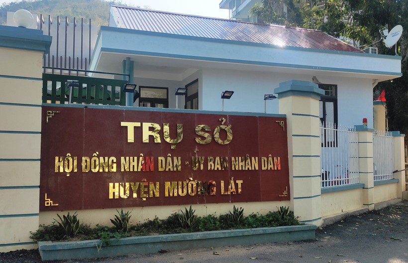 UBND huyện Mường Lát (Thanh Hóa), nơi có chức năng bổ nhiệm các quản lý cấp trường.