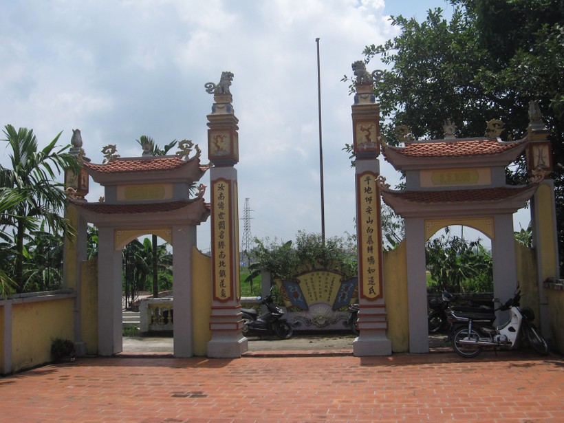 Cổng vào nhà thờ Tiến sĩ Nhữ Đình Toản.