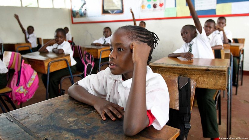 Giáo dục thay đổi cuộc sống của thanh thiếu niên châu Phi.