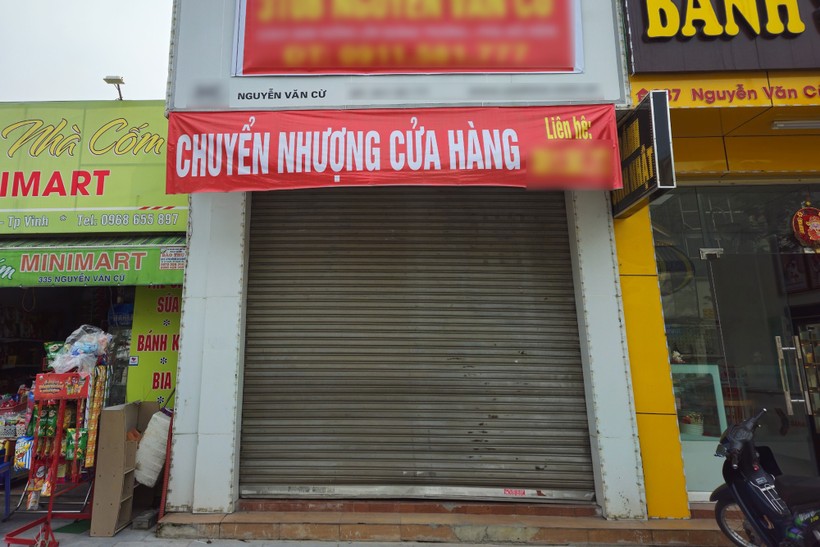 Một cửa hàng ở đường Nguyễn Văn Cừ sang nhượng lại mặt bằng kinh doanh.