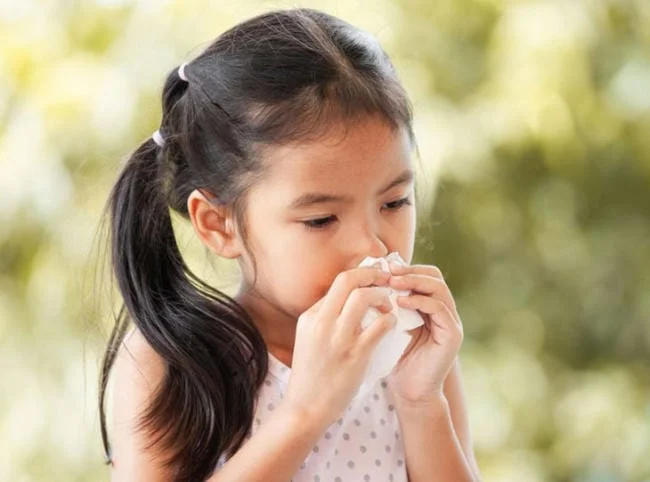 Trẻ thường có hốc mũi hẹp hơn người lớn, nên dễ bị nghẹt mũi về đêm khi bị viêm nhiễm hoặc mũi có quá nhiều dịch. Ảnh minh họa: INT.