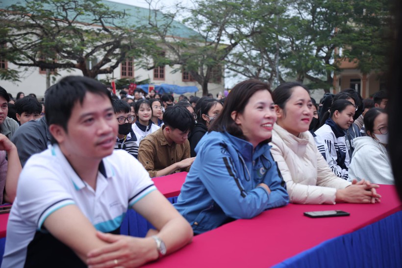 Thầy trò Trường THPT Nghi Lộc 2 tham gia hoạt động dịp Tết Nguyên đán 2024. Ảnh: website nhà trường