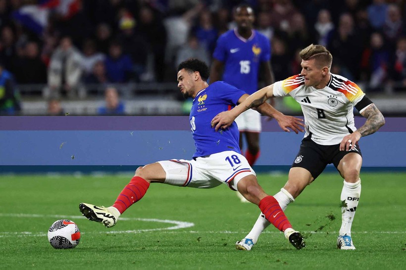 Toni Kroos (bên phải) mang đến sức sống mãnh liệt cho hàng tiền vệ đội tuyển Đức. Ảnh: ITN