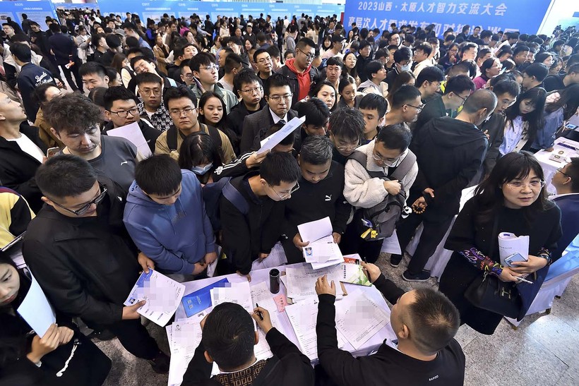 Một hội chợ việc làm tại các doanh nghiệp nhà nước Trung Quốc.