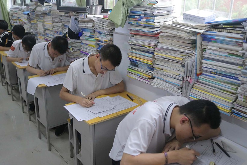 Học sinh tại Trường Trung học số 2 Hành Thủy, tỉnh Hà Bắc chuẩn bị cho kỳ thi 'gaokao'.