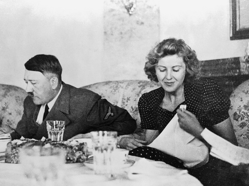Eva Braun và Hitler.