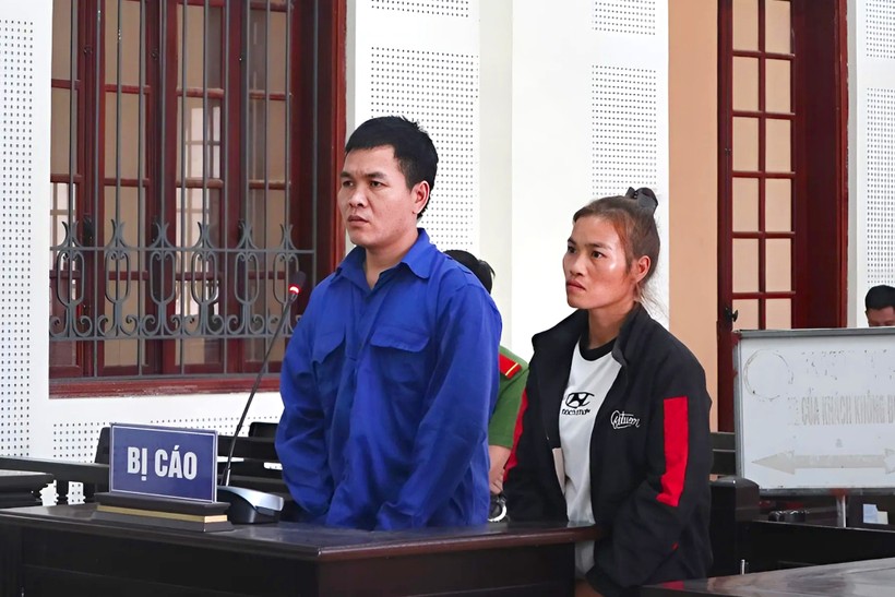 Bị cáo Lô Bún Ma và Lô Thị My tại phiên tòa sơ thẩm.