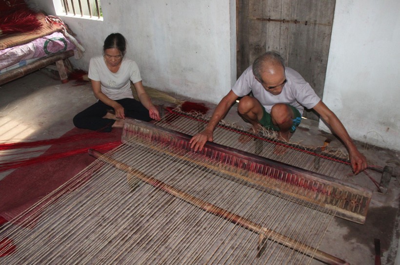 Dệt chiếu cói là nghề truyền thống đặc trưng ở Kim Sơn.