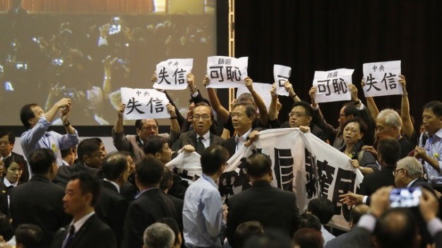 Trung Quốc chỉ trích Anh can thiệp nội bộ Hong Kong