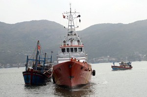 Cứu hộ thành công tàu cá gặp nạn tại vùng biển Hoàng Sa