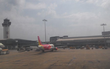 Máy bay gặp sự cố, Tân Sơn Nhất đóng cửa đường băng gần 1 tiếng
