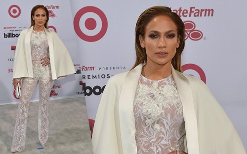 Jennifer Lopez gợi cảm với đồ ren trắng xuyên thấu