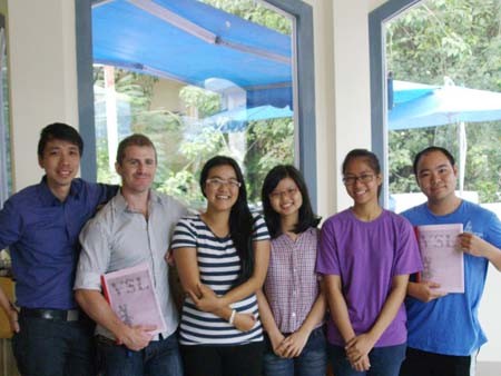 Mở lớp dạy tiếng Việt miễn phí cho người nước ngoài