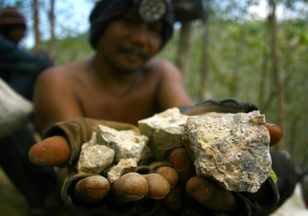 Sập mỏ vàng ở Indonesia, 3 người chết