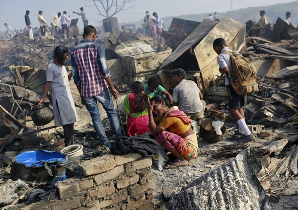 Nổ bình gas liên tiếp khiến 1000 ngôi nhà ở Ấn Độ bị thiêu rụi