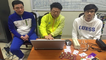 Bắt giam 3 người Hàn Quốc dùng thẻ ngân hàng giả