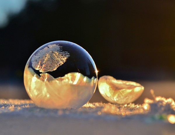 Vẻ đẹp của bong bóng xà phòng bị đông cứng ở âm 9 độ C