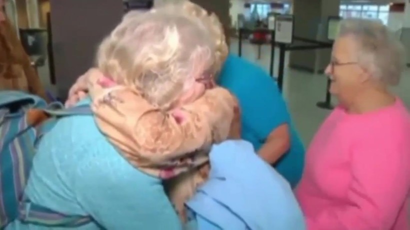Hai mẹ con đoàn tụ sau 82 năm “biệt vô âm tín”