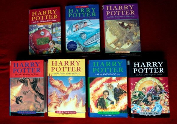 Một tập Harry Potter bản cũ giờ có giá tới gần 900 triệu đồng
