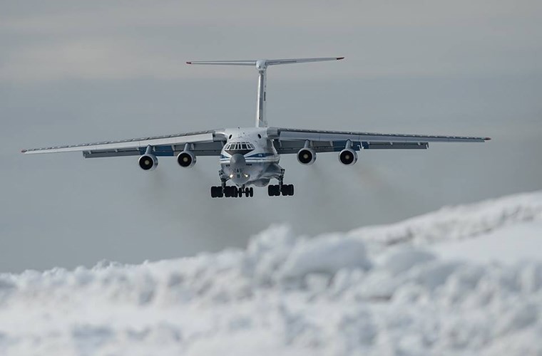 Mục kích lực lượng tinh nhuệ Nga đổ bộ xuống Bắc Cực