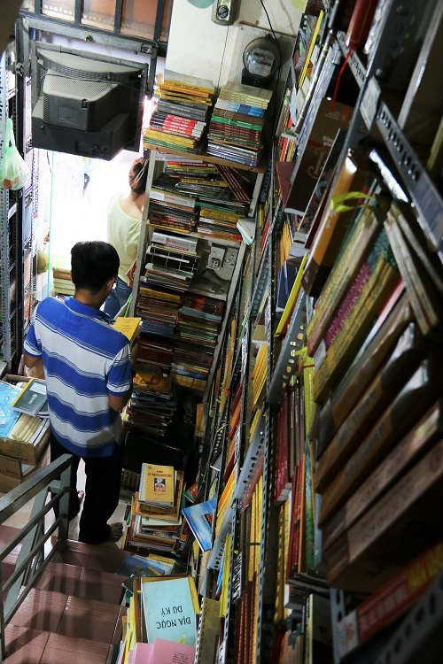 Tiệm sách miễn phí của người đàn ông “khùng” ở Sài Gòn