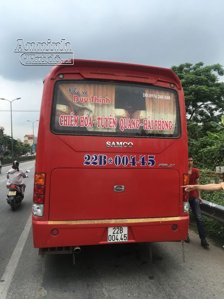 Hà Nội: Phát hiện xe khách giấu bì, mỡ lợn bẩn trên xe
