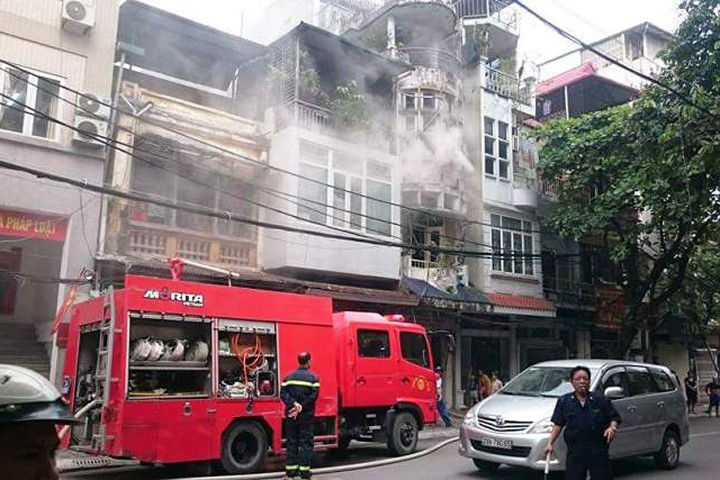 Hà Nội: Hỏa hoạn trên phố Hàng Than, nhiều người hoảng loạn