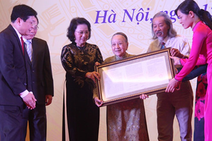 Gia đình cố nhạc sĩ Văn Cao hiến tặng bài "Tiến quân ca"