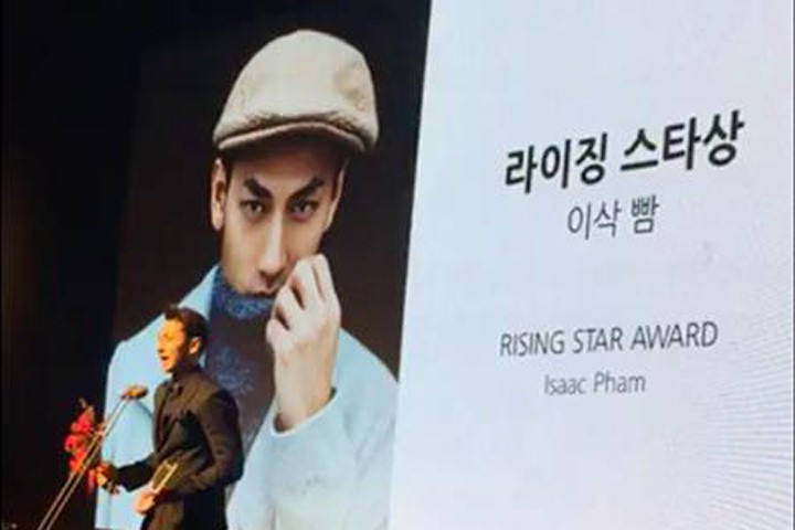 Isaac nhận giải thưởng "Ngôi sao mới" tại Liên hoan phim quốc tế Busan