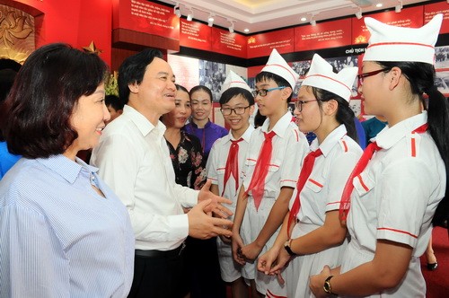 Bộ trưởng Phùng Xuân Nhạ: Quảng Ninh cần tiên phong phát triển giáo dục thông minh