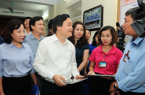 Mô hình trường học thông minh của Quảng Ninh gây ấn tượng với Bộ trưởng Phùng Xuân Nhạ