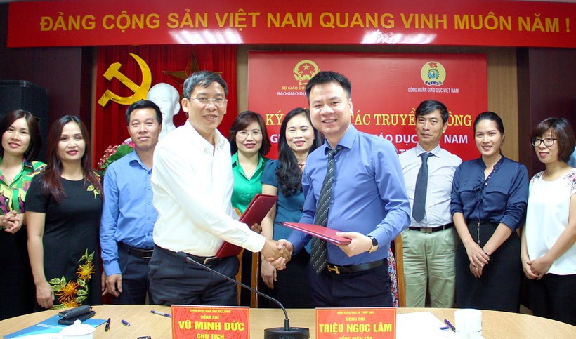 TS Vũ Minh Đức và ông Triệu Ngọc Lâm kí kết biên bản hợp tác truyền thông năm 2018 và nhiệm kỳ 2018 -2023