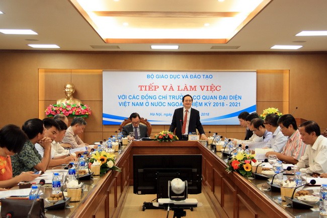 Bộ trưởng Phùng Xuân Nhạ làm việc với 20 đồng chí Trưởng cơ quan đại diện Việt Nam ở nước ngoài nhiệm kỳ 2018 – 2021