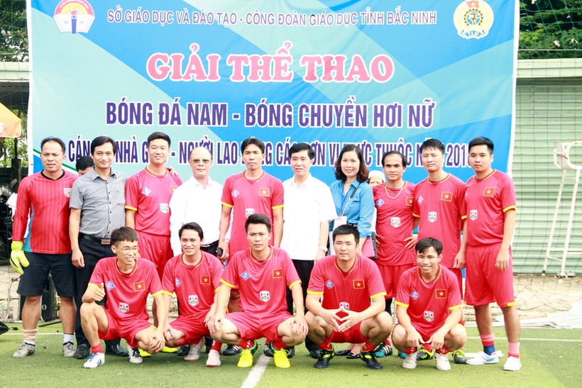 Bắc Ninh: Giải bóng đá, bóng chuyền chào mừng Ngày Nhà giáo Việt Nam