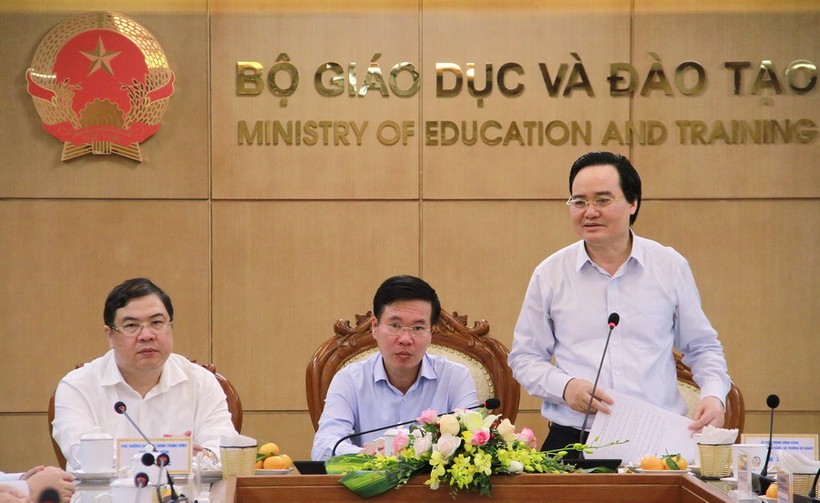 Bộ trưởng Phùng Xuân Nhạ phát biểu tiếp thu ý kiến của đoàn công tác,  kết luận của đồng chí Võ Văn Thưởng tại buổi làm việc