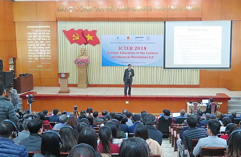 Hội thảo Đào tạo giáo viên trong bối cảnh cuộc cách mạng công nghiệp 4.0 được trường ĐH Sư phạm Thái Nguyên tổ chức
