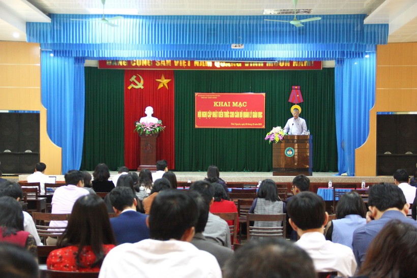 Hội nghị cập nhật kiến thức cho cán bộ quản lý GD của Sở GD&ĐT Thái Nguyên