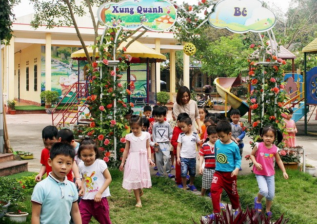 Trường mầm non Hoa Hồng với khu vui chơi cho trẻ xanh mát 