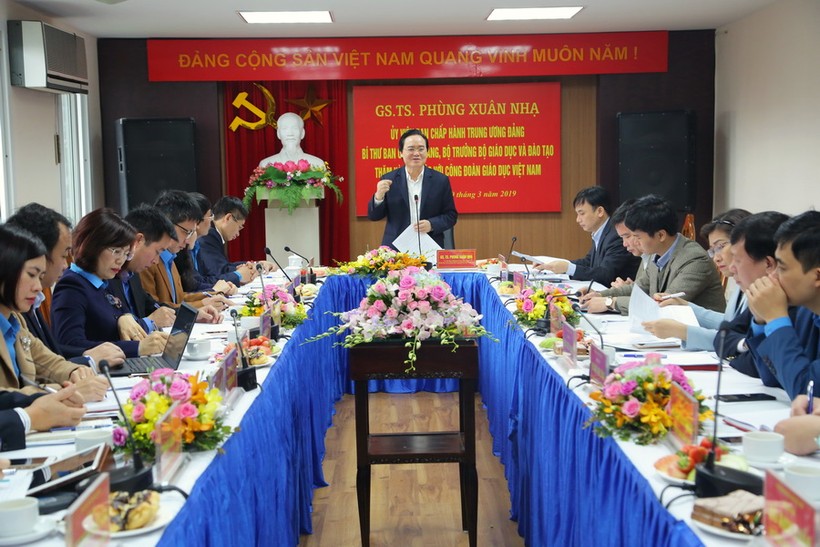 Buổi làm việc của Bộ trưởng Phùng Xuân Nhạ với Công đoàn Giáo dục Việt Nam. Ảnh: Bá Hải